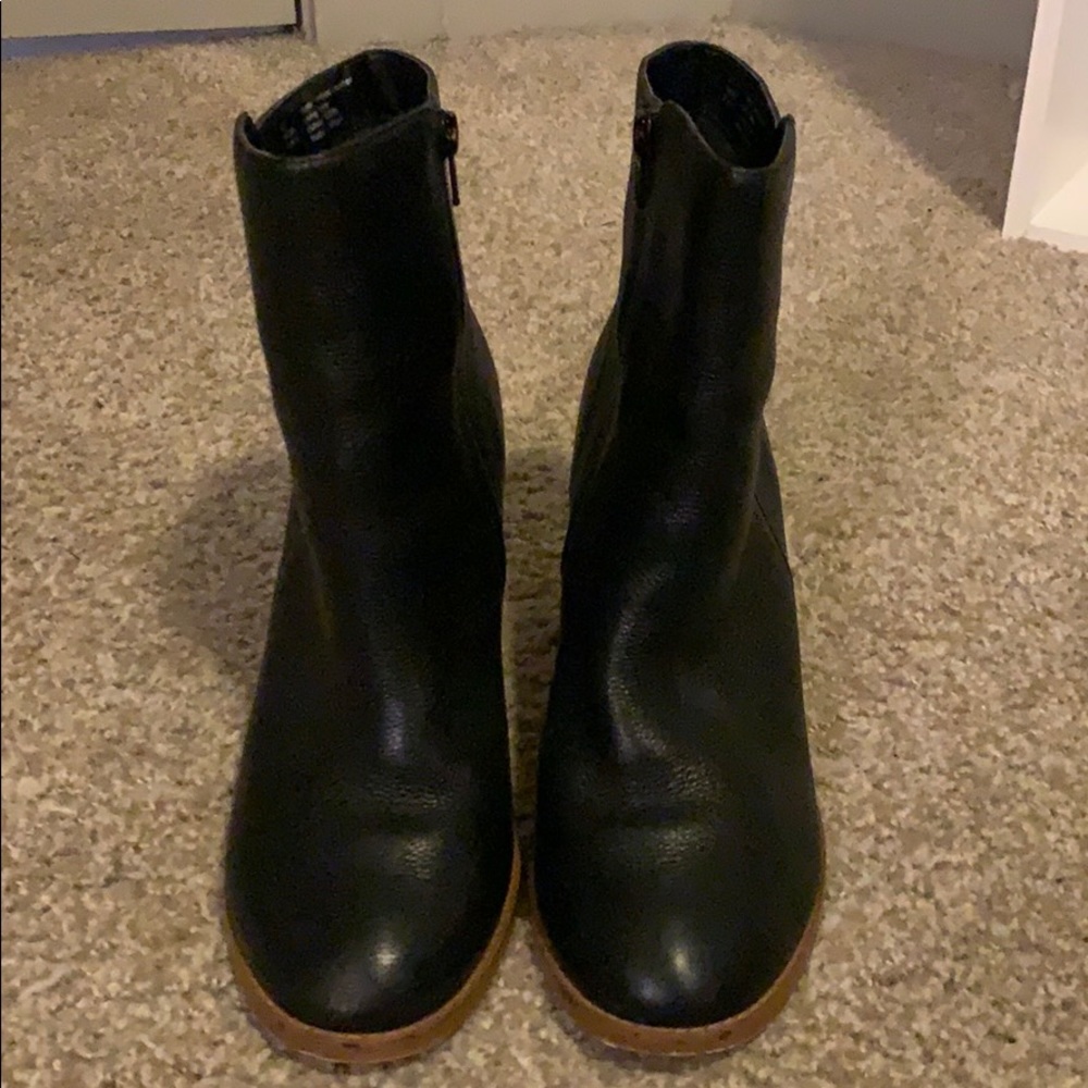 Sole Society “MICAH” black leather heeled bootie